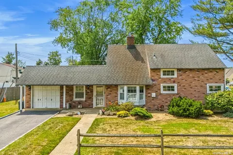 351 Duckpond Dr, Wantagh, NY 11793
