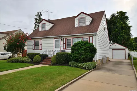 466 Maple Ave, Uniondale, NY 11553