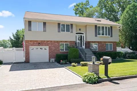 14 Birch Ave, Huntington, NY 11743