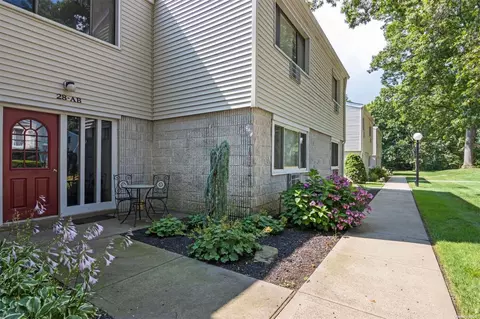 28 Richmond Blvd #2A, Ronkonkoma, NY 11779