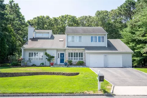 6 Diplomat Dr, Selden, NY 11784
