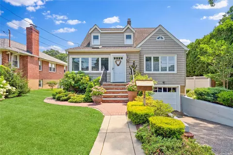 22 Bayard Ave, Bayville, NY 11709
