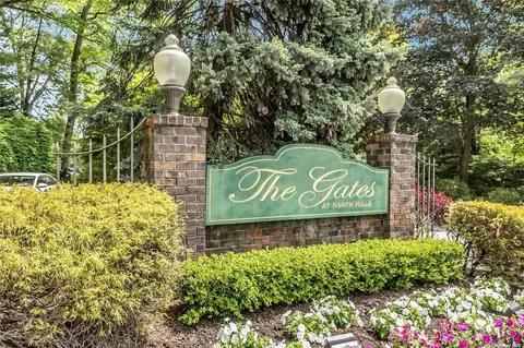 27 Windsor Gate Dr #14, North Hills, NY 11040