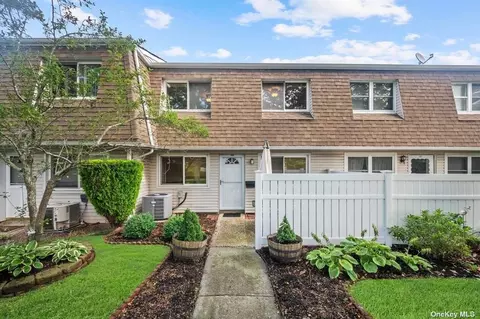 156 Storm Dr #156, Holtsville, NY 11742