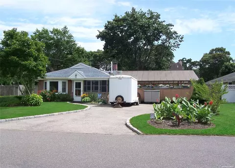 70 Bedford Ave, Mastic, NY 11950