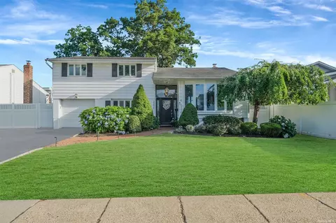 2296 Plymouth Pl, East Meadow, NY 11554