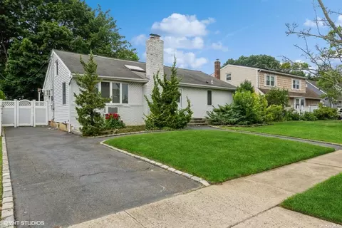 3640 Summer Dr, Wantagh, NY 11793