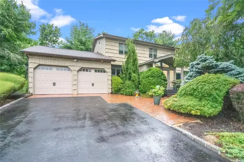 13 Dix Cir, Dix Hills, NY 11746