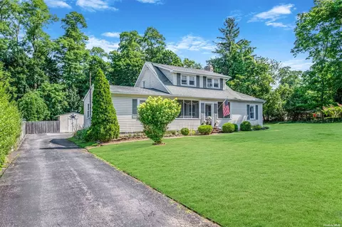 85 Ridgeway Ave, Setauket, NY 11733
