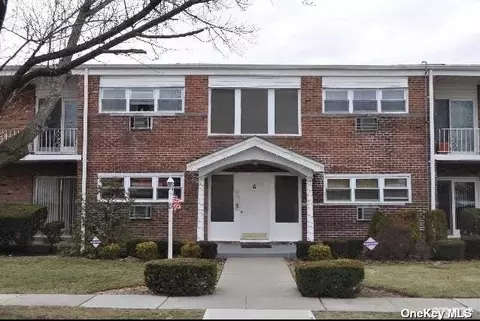 14 Ivy St #4B, Farmingdale, NY 11735