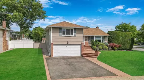 57 Lakeshore Blvd, Massapequa, NY 11758