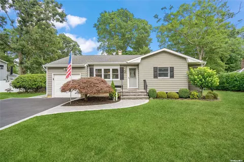 55 Stephen Rd, Bayport, NY 11705