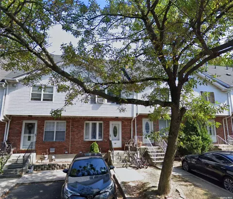 59 Country Ln, Staten Island, NY 10312