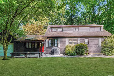 200 London Rd, Staten Island, NY 10306