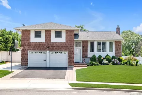 19 Devonshire, Plainview, NY 11803