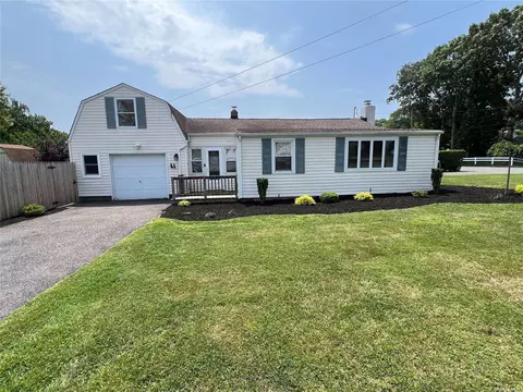 183 Lyman Rd, Patchogue, NY 11772