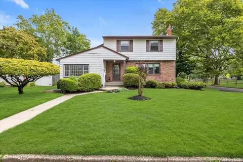 5 Logwood Ct, Melville, NY 11747