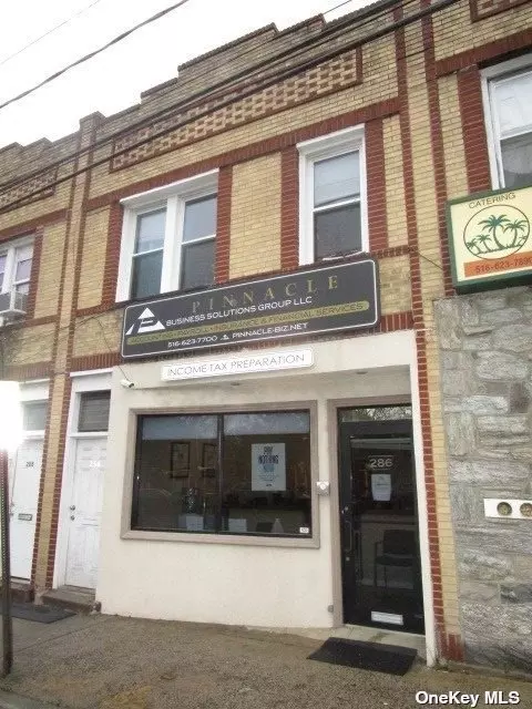 286 N Main St, Freeport, NY 11520