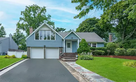 131 Shrub Hollow Rd, Roslyn, NY 11576