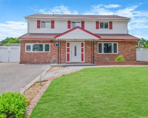162 Acorn Ave, Central Islip, NY 11722