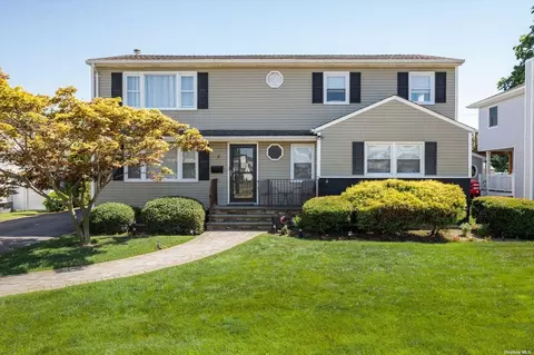 8 Lenore Ave, Hicksville, NY 11801