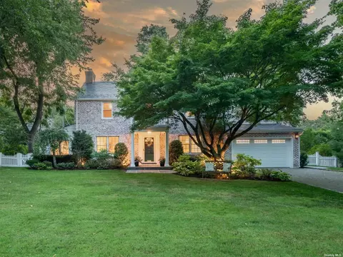 181 Dogwood Ln, Manhasset, NY 11030