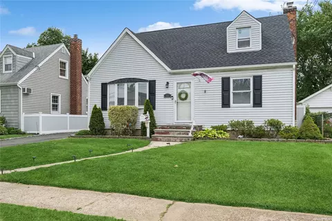65 Todd Rd, Valley Stream, NY 11580
