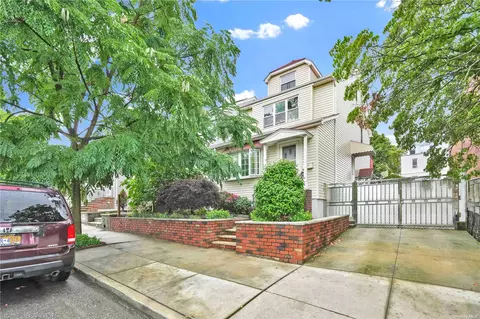 13-14 126th St, College Point, NY 11356