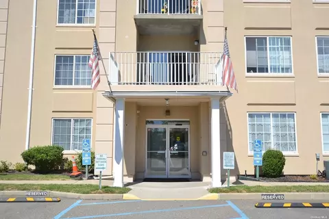 54 School St #317, Westbury, NY 11590