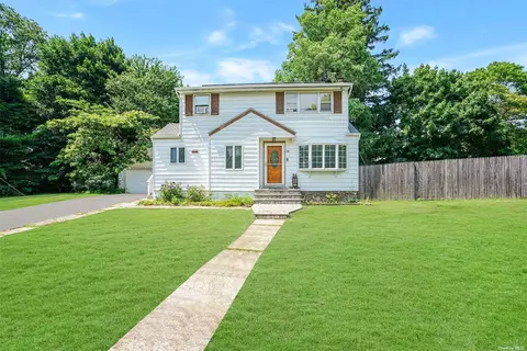 75 Freya Rd, Rocky Point, NY 11778