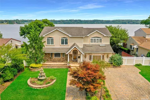27 Beachview Pl, Ronkonkoma, NY 11779