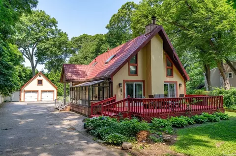 25 Hartman Hill Rd # A, Huntington, NY 11743