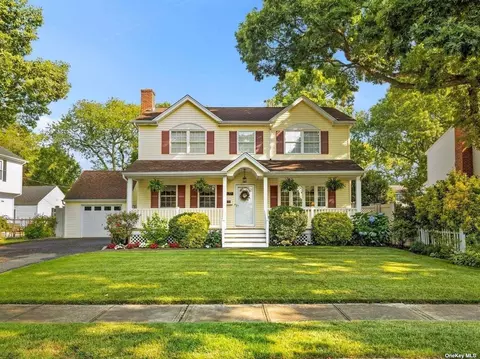 2933 Essex Rd, Wantagh, NY 11793