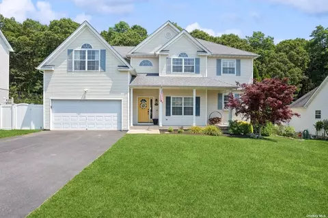 61 Manorview Way, Manorville, NY 11949