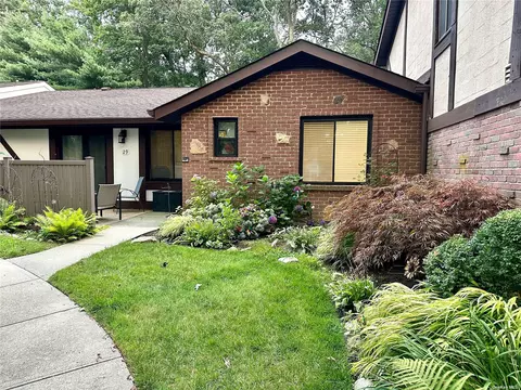 29 Birchwood Rd #29, Coram, NY 11727