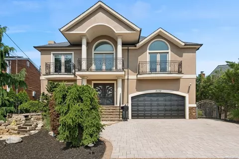 2132 Legion St, Bellmore, NY 11710