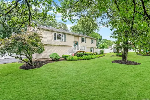 955 Old Town Rd, Coram, NY 11727
