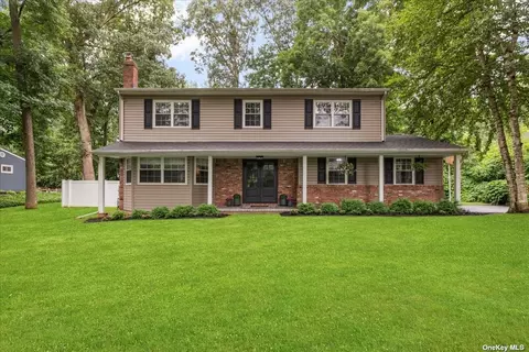 54 Mcculloch Dr, Dix Hills, NY 11746