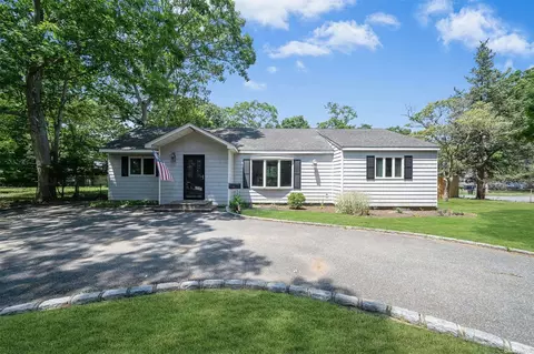 110 Schoolhouse Rd, East Islip, NY 11730