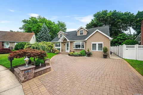 2336 Birch St, Merrick, NY 11566