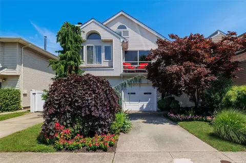 459 E Pine St, Long Beach, NY 11561
