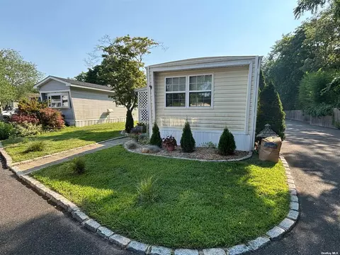 61-35 Forge Rd, Riverhead, NY 11901