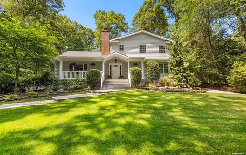 3 Kurt St, South Huntington, NY 11746