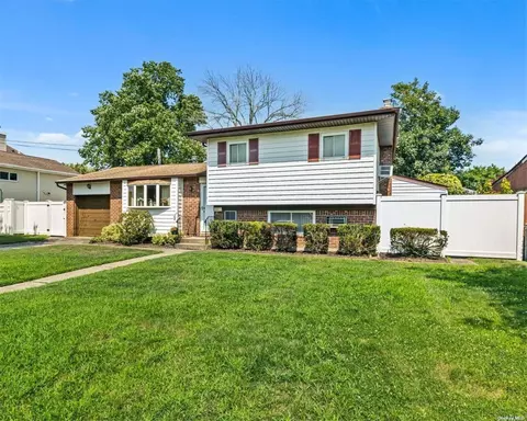 355 W 24th St, Deer Park, NY 11729