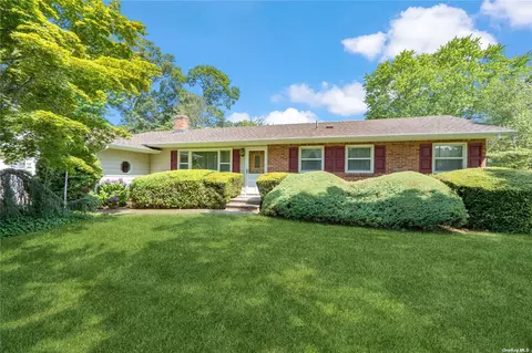 27 Montauk Dr, Bay Shore, NY 11706