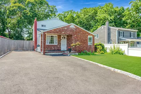 180 N Coleman Rd, Centereach, NY 11720