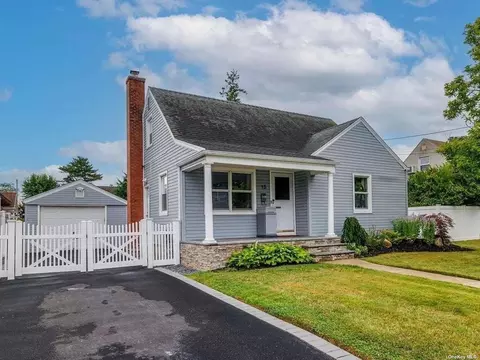 15 N Francine Dr, Massapequa, NY 11758
