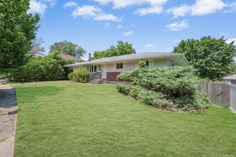 6 Raybor Rd, Commack, NY 11725