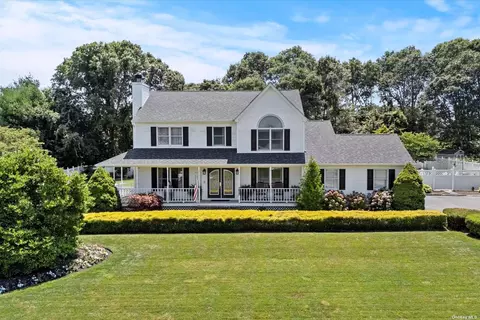 306 Fairway Dr, Wading River, NY 11792