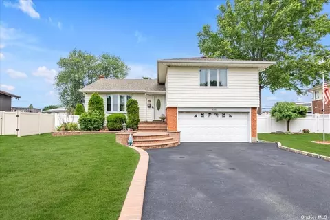 3703 Jules Ln, Wantagh, NY 11793